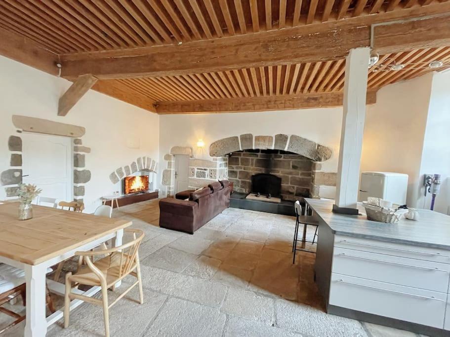 Logis Du Chandelier Le Puy-en-Velay エクステリア 写真